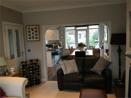 3 bedroom Semi-detached house to let in West Ewell, Epsom, KT19