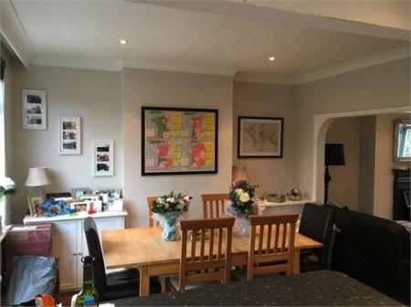 3 bedroom Semi-detached house to let in West Ewell, Epsom, KT19