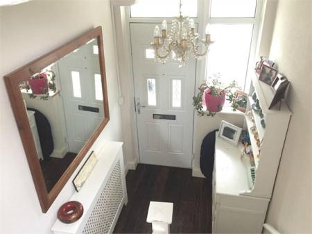3 bedroom Semi-detached house to let in West Ewell, Epsom, KT19
