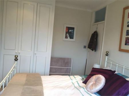 3 bedroom Semi-detached house to let in West Ewell, Epsom, KT19