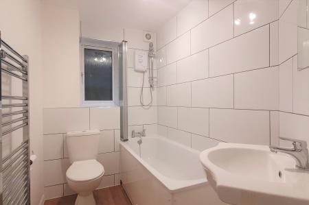 2 bedroom Flat to let in Clowser Close, Sutton, SM1