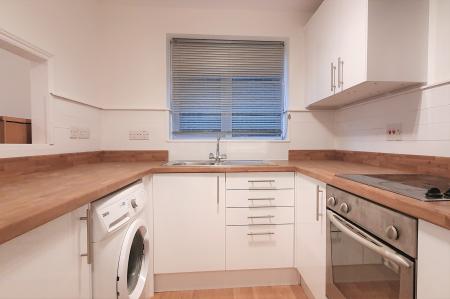 2 bedroom Flat to let in Clowser Close, Sutton, SM1