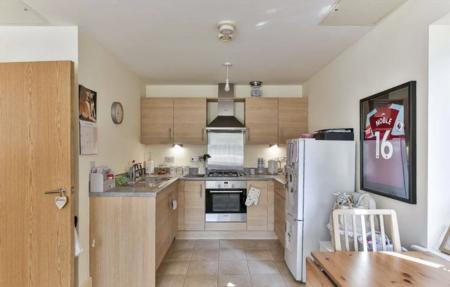 1 bedroom Flat to let in 15 Dalmeny Way, Epsom, KT18