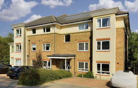 1 bedroom Flat to let in 15 Dalmeny Way, Epsom, KT18
