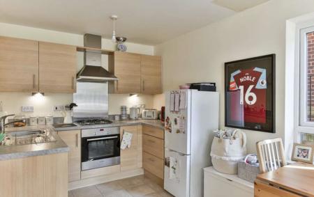 1 bedroom Flat to let in 15 Dalmeny Way, Epsom, KT18