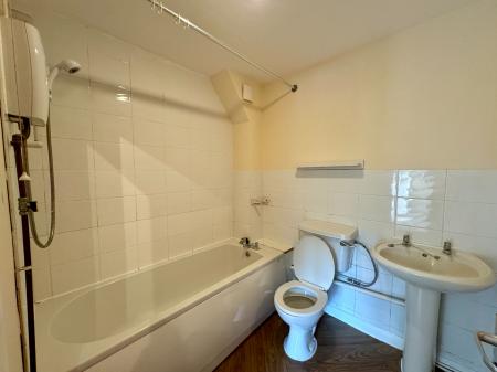 1 bedroom Flat to let in 35 Grove Road, Sutton, SM1