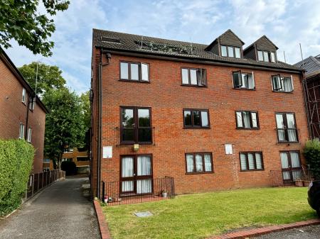 1 bedroom Flat to let in 35 Grove Road, Sutton, SM1