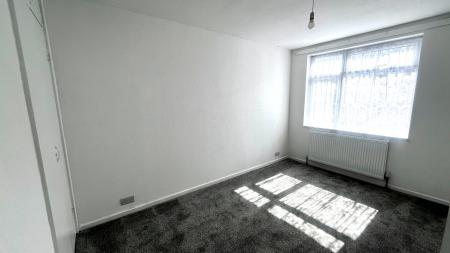 3 bedroom Terraced House to let in Mole Court, West Ewell, Epsom, KT19