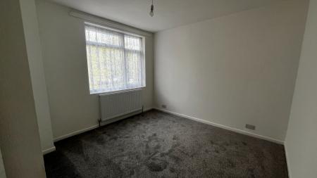 3 bedroom Terraced House to let in Mole Court, West Ewell, Epsom, KT19