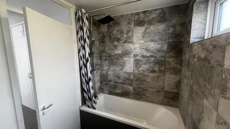 3 bedroom Terraced House to let in Mole Court, West Ewell, Epsom, KT19