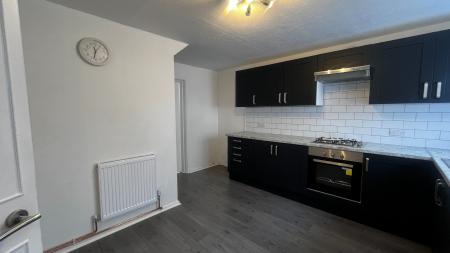 3 bedroom Terraced House to let in Mole Court, West Ewell, Epsom, KT19