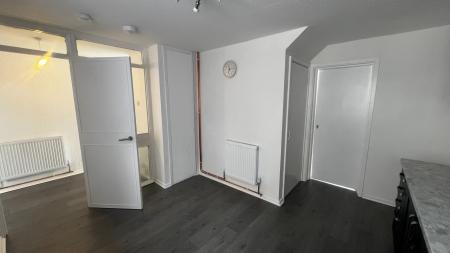 3 bedroom Terraced House to let in Mole Court, West Ewell, Epsom, KT19