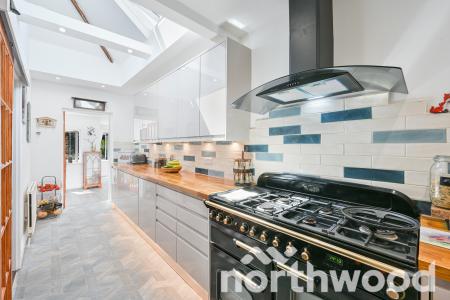 2 bedroom Bungalow for sale in Pams Way, Ewell, Epsom, KT19