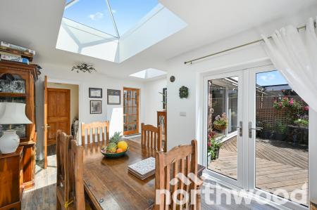 2 bedroom Bungalow for sale in Pams Way, Ewell, Epsom, KT19