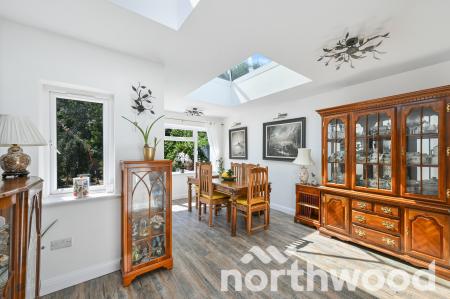 2 bedroom Bungalow for sale in Pams Way, Ewell, Epsom, KT19