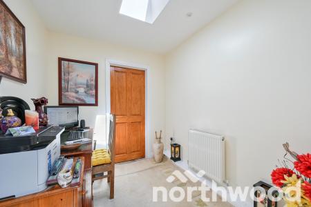 2 bedroom Bungalow for sale in Pams Way, Ewell, Epsom, KT19