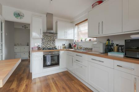 2 bedroom Maisonette for sale in Lavender Road, West Ewell, Epsom, KT19