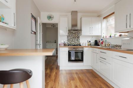 2 bedroom Maisonette for sale in Lavender Road, West Ewell, Epsom, KT19