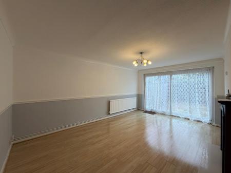 2 bedroom Maisonette to let in Larkspur Way, West Ewell, Epsom, KT19