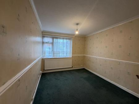 2 bedroom Maisonette to let in Larkspur Way, West Ewell, Epsom, KT19