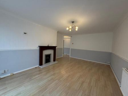 2 bedroom Maisonette to let in Larkspur Way, West Ewell, Epsom, KT19