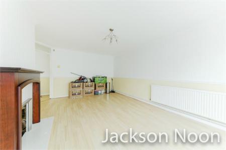 2 bedroom Maisonette to let in Larkspur Way, West Ewell, Epsom, KT19