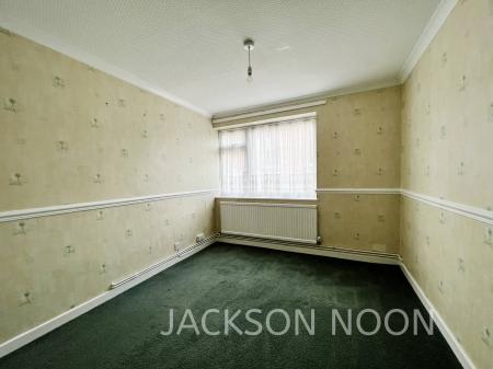 2 bedroom Maisonette to let in Larkspur Way, West Ewell, Epsom, KT19