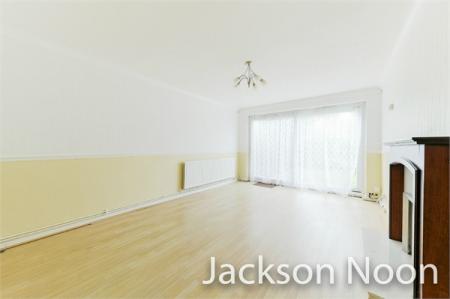 2 bedroom Maisonette to let in Larkspur Way, West Ewell, Epsom, KT19