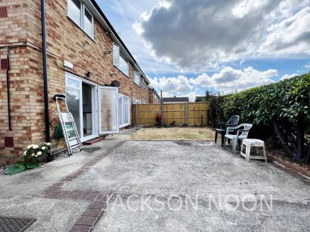 2 bedroom Maisonette to let in Larkspur Way, West Ewell, Epsom, KT19