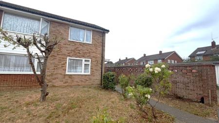 2 bedroom Maisonette to let in Larkspur Way, West Ewell, Epsom, KT19