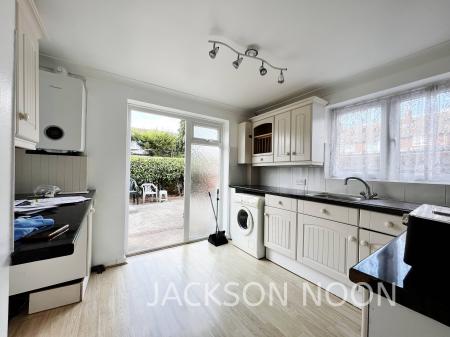2 bedroom Maisonette to let in Larkspur Way, West Ewell, Epsom, KT19