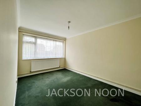 2 bedroom Maisonette to let in Larkspur Way, West Ewell, Epsom, KT19