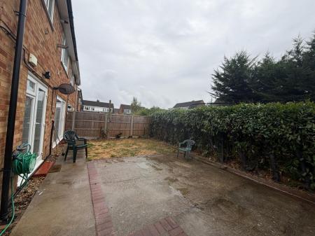 2 bedroom Maisonette to let in Larkspur Way, West Ewell, Epsom, KT19