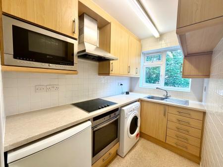 1 bedroom Flat to let in Lovelace Gardens, Surbiton, London, KT6