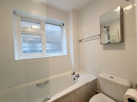 1 bedroom Flat to let in Lovelace Gardens, Surbiton, London, KT6