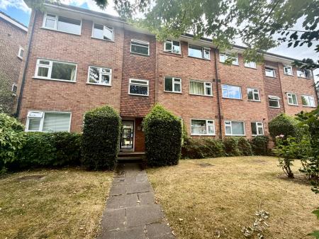 1 bedroom Flat to let in Lovelace Gardens, Surbiton, London, KT6