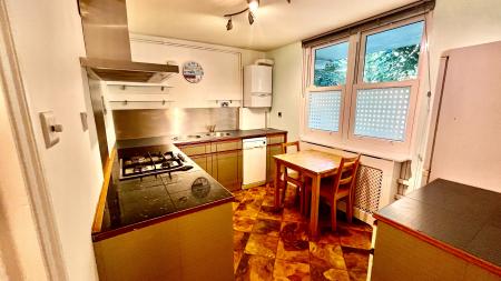 1 bedroom Flat to let in Hulverston Close, South Sutton, Sutton, SM2