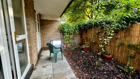 1 bedroom Flat to let in Hulverston Close, South Sutton, Sutton, SM2
