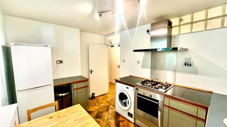 1 bedroom Flat to let in Hulverston Close, South Sutton, Sutton, SM2