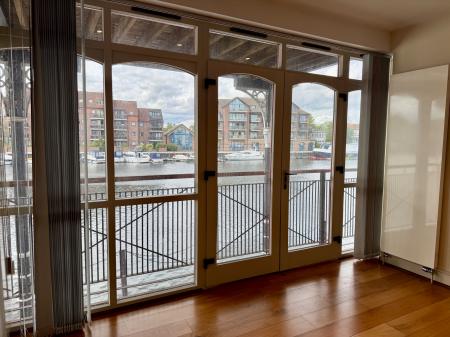 2 bedroom Flat to let in Flat 2 Turks Boatyard