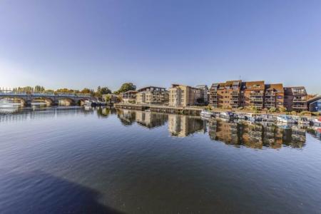 2 bedroom Flat to let in Flat 4 Turks Boatyard