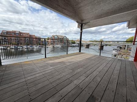 2 bedroom Flat to let in Flat 4 Turks Boatyard