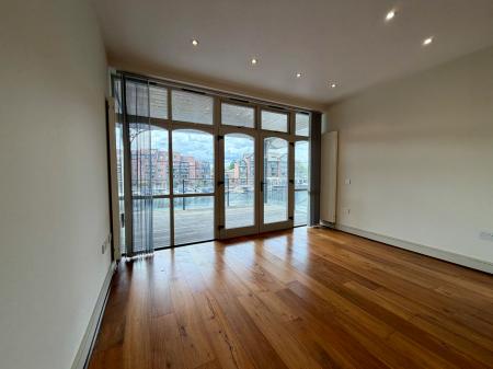 2 bedroom Flat to let in Flat 4 Turks Boatyard