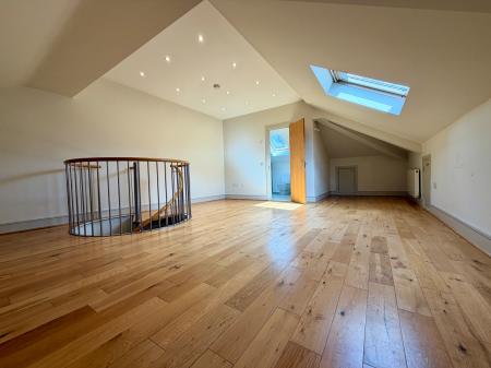 2 bedroom Flat to let in Flat 4 Turks Boatyard
