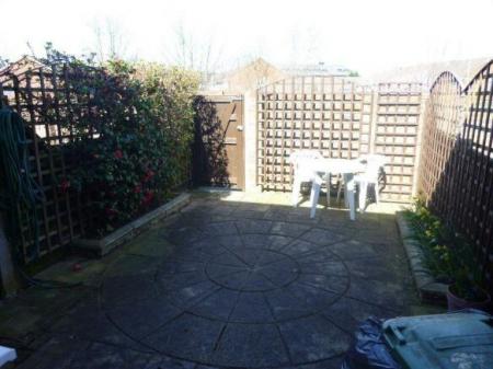 2 bedroom Terraced House to let in Upper High Street, Epsom, KT17