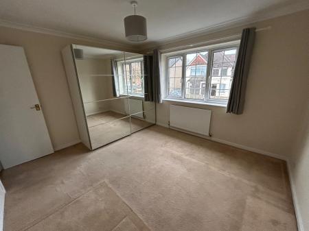 2 bedroom Terraced House to let in Upper High Street, Epsom, KT17