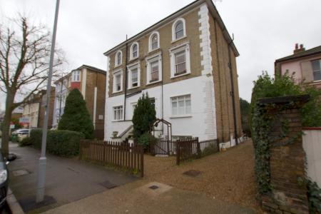 1 bedroom Flat to let in St Leonards Road, Surbiton, London, KT6