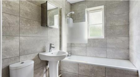 2 bedroom Flat to let in Tolworth, Surbiton, KT5