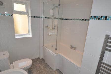 3 bedroom Flat to let in The Green, Sutton, SM1