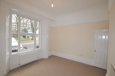 3 bedroom Flat to let in The Green, Sutton, SM1